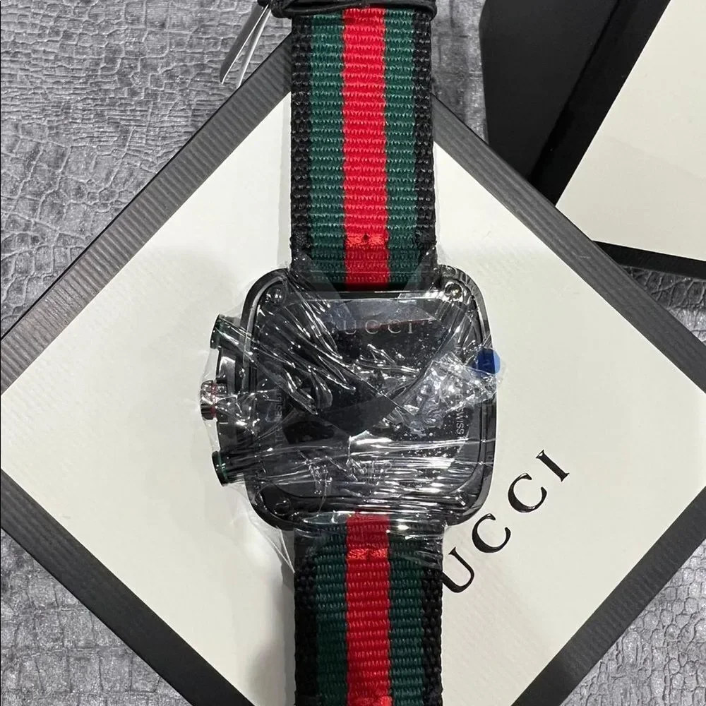 NIB Green & Red G-Coupe Gucci Watch - Picture 3 of 8